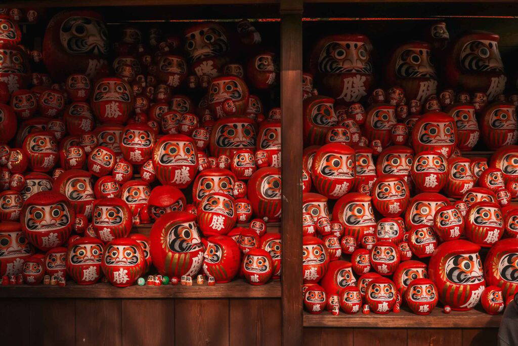Le Temple Katsuoji : Un Sanctuaire de Daruma