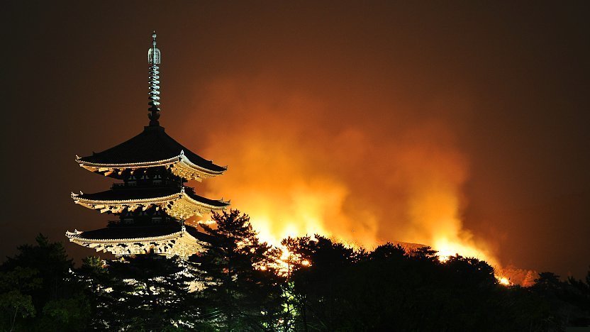 Le Wakakusa Yamayaki, l'incendie de la montagne